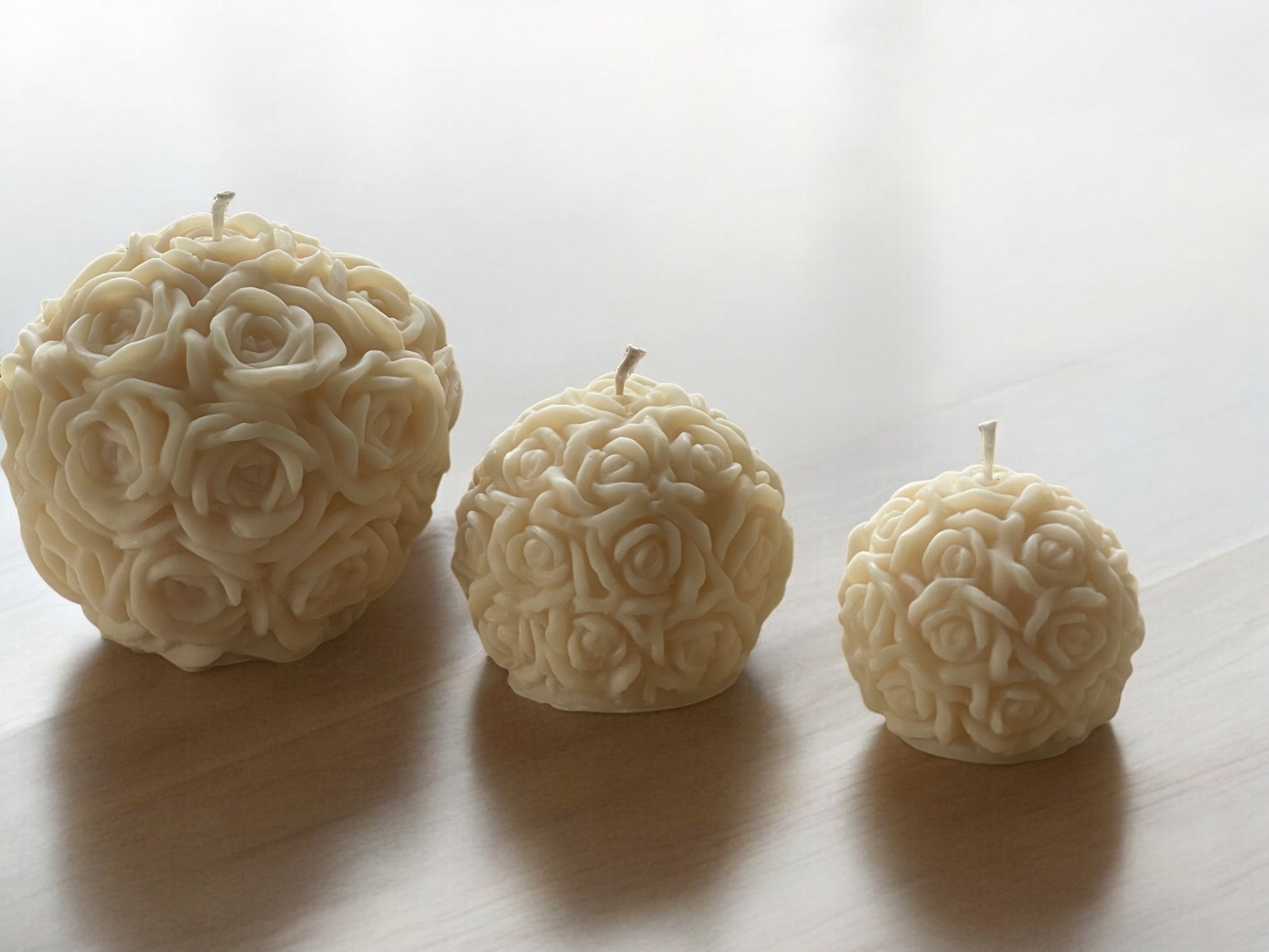 Set van 3 Decoratieve Rozenkaarsen – Handgemaakte Bloemkaarsen van Zonnebloemwas